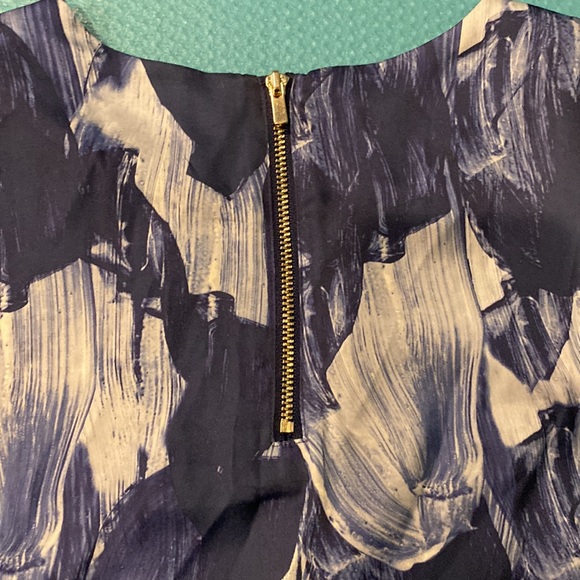 COPY - H&M Navy Blue White Abstract Gold Zipper Blouse - Picture 4 of 4
